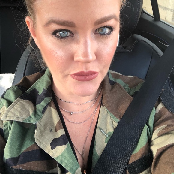 Meet your Posher, Elizabeth - Picture 4 of 4